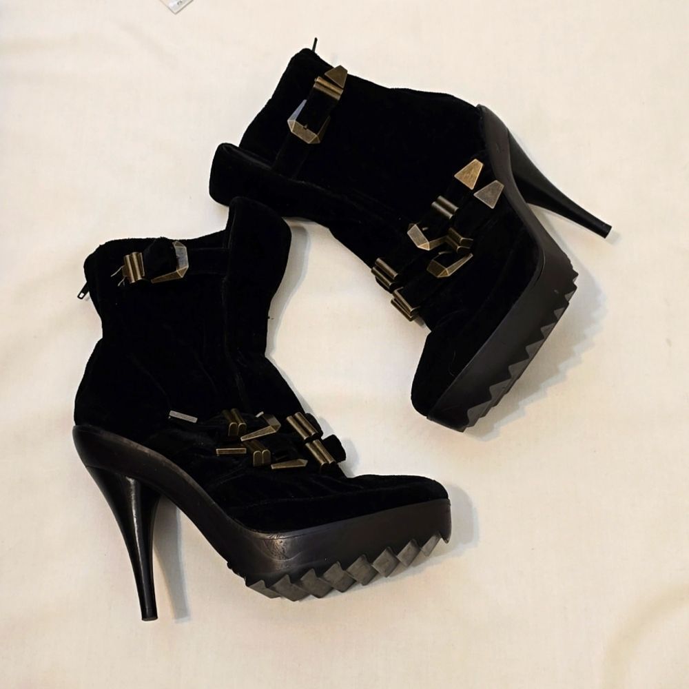 - LG BYโJeffrey Campbell limited edition platform witchy velvet Bootieโ 8.5